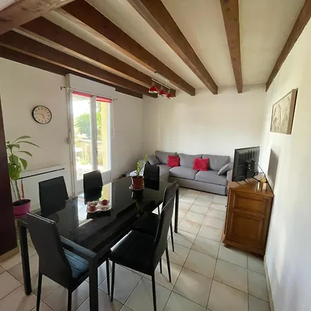 Entre Lacs, Balades Et Culture