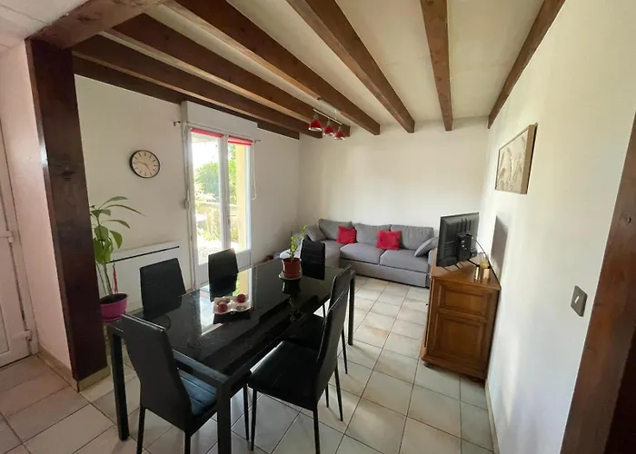 Entre Lacs, Balades Et Culture